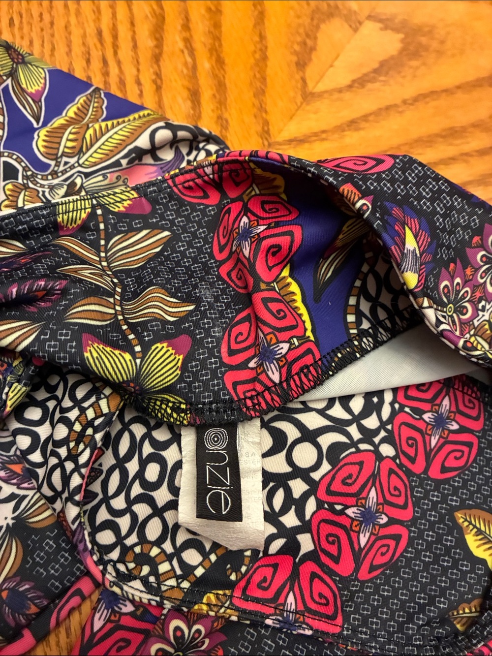 Onzie Vibrant Floral Pattern cropped Leggings in size S/M - Picture 2 of 6